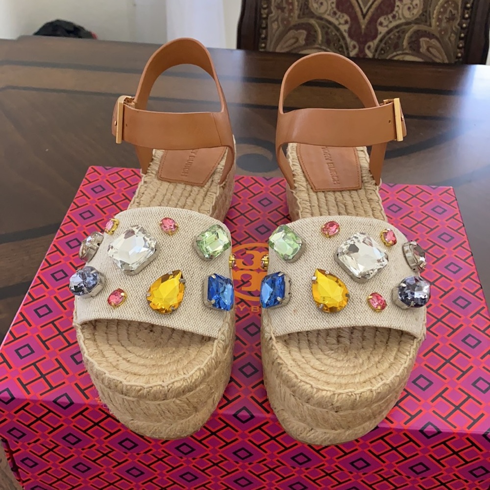 Tory Burch Crystal Raffia 30MM Platform Es…